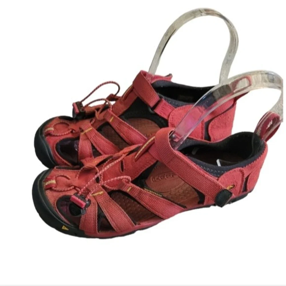 Keen Newport H2 Hiking Red Youth Sandals Waterproof Size 4